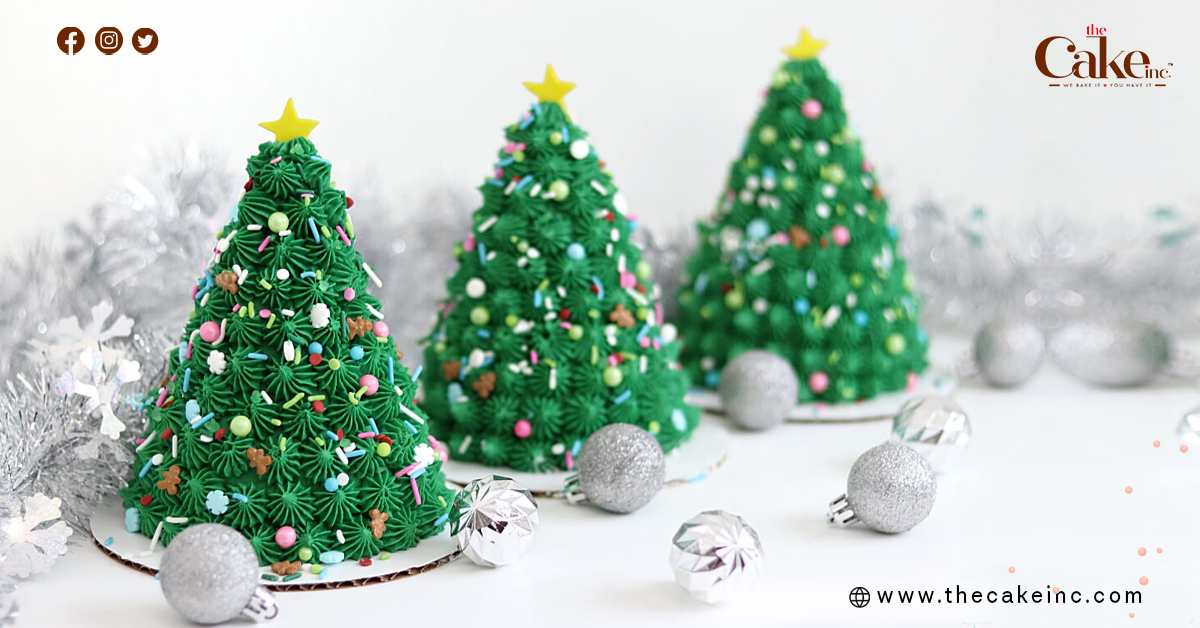 Classic Christmas Tree Cake 